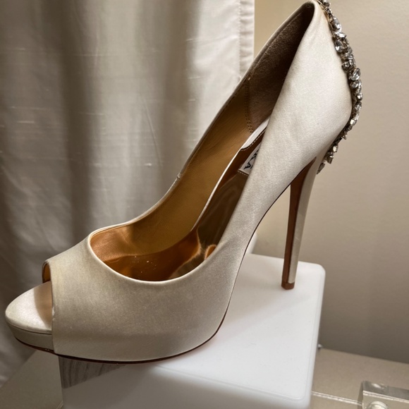 NEW! Badgley Mischka - Picture 3 of 12